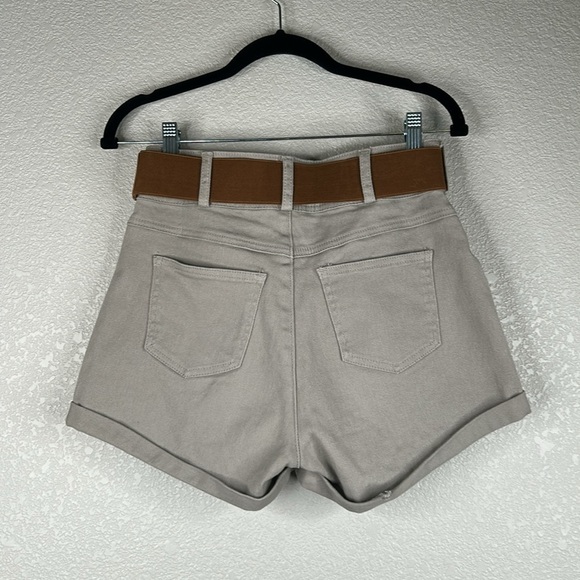 Tan Minimalist Safari Style Casual High Waist Summer Shorts with Belt Size 6 - Picture 3 of 5